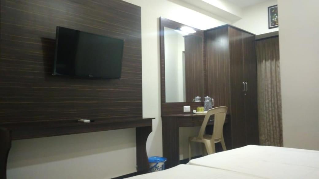 Famous Residency Hotel Tiruchirappalli Ngoại thất bức ảnh